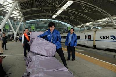 高铁快运首秀双11 广铁连续10天日送48吨快件至你身边_新浪广东_新浪网