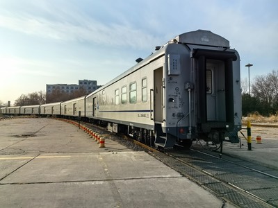 中国铁路北京局高效开行特快货物班列 保供春节年货市场